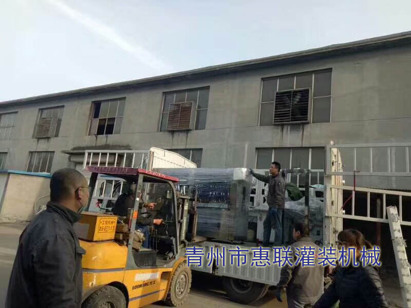玻璃水灌裝設備發往重慶